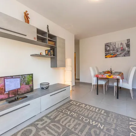 - Happy Apartment