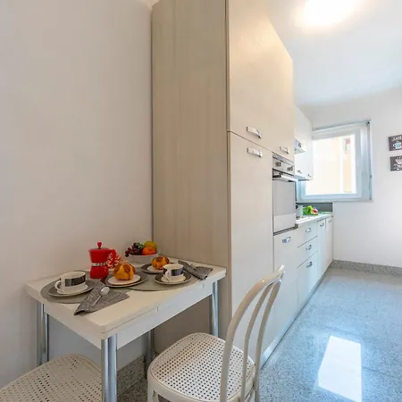 Apartment - Happy *
